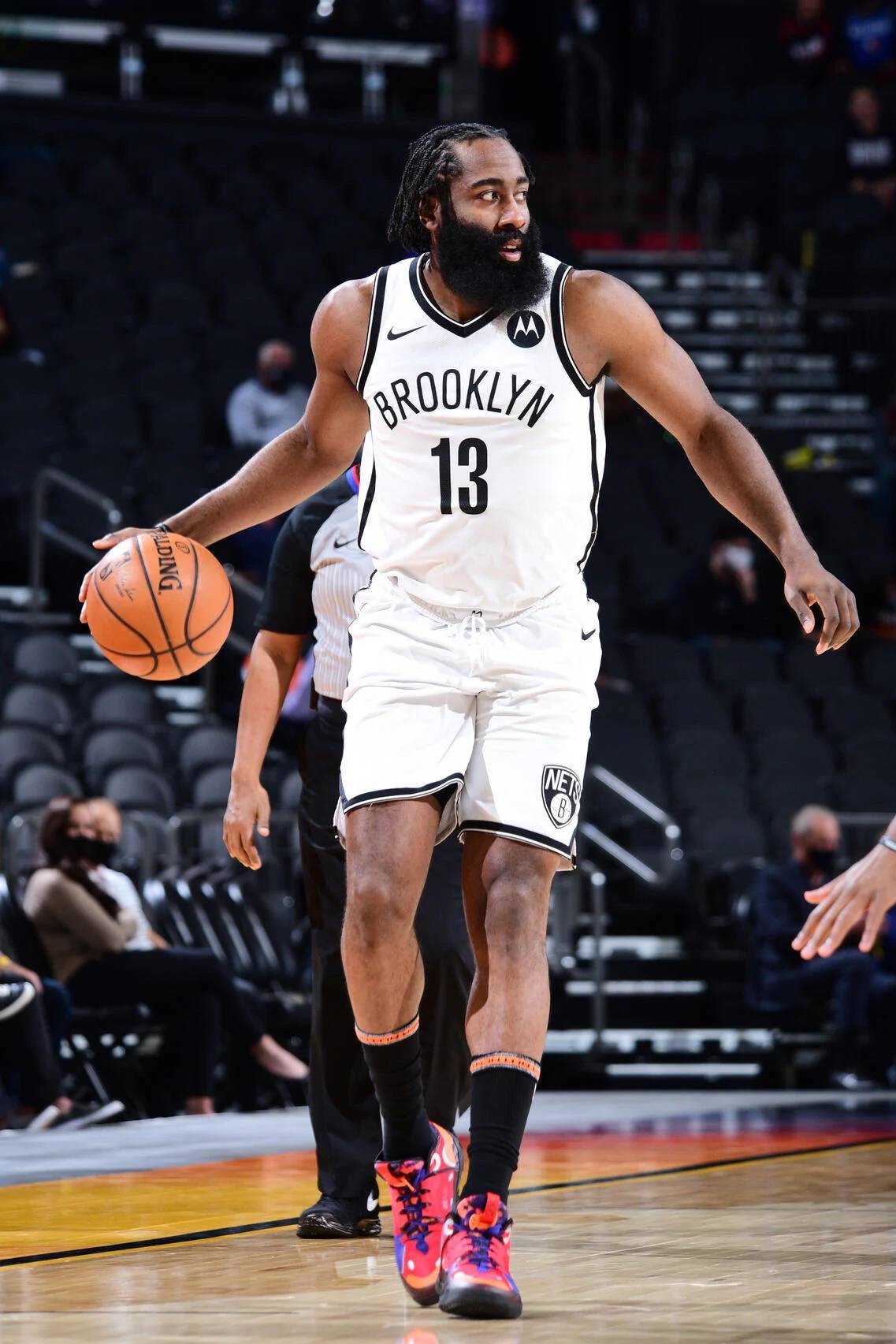 犯规如麻！青岛vs广厦三节累计36次犯规&51次罚球（哨声不断！青岛vs广厦三节合计36犯规、51次罚球）