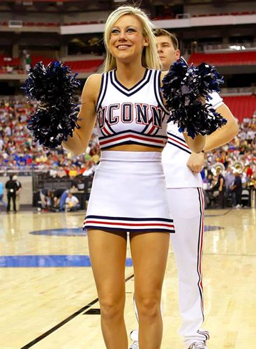 内马尔时隔3年半再度上演帽子戏法，助球队赢下保级关键战（内马尔三年半后再现帽子戏法，助力球队拿下保级关键一战）