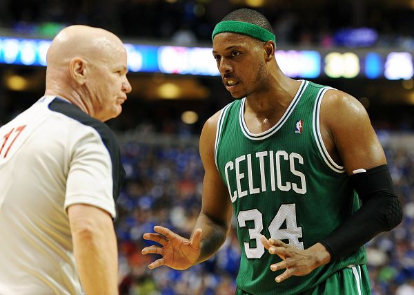 莱奥罚点前铃木彩艳对他说踢右边，最终莱奥踢向右边并且罚进（铃木彩艳点球前建议踢右，莱奥照做右侧破门）