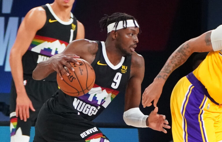 致敬球队传奇，多特官方商城为球迷免费印11号罗伊斯（多特致敬传奇：官方商城为球迷免费印制罗伊斯11号）