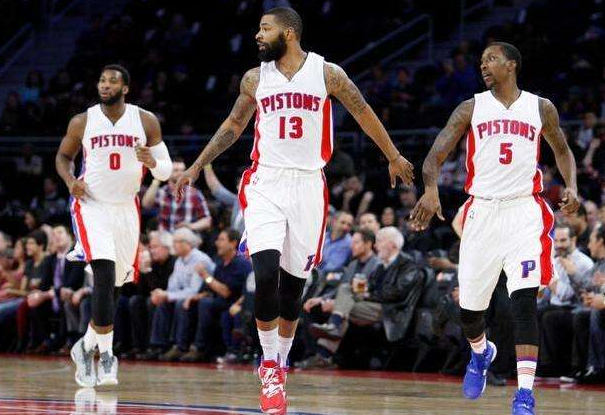 英媒：吉达国民想世界杯后签维尼修斯，准备开5年10亿欧薪水（英媒：吉达国民计划在世界杯后签下维尼修斯，拟奉上5年总薪10亿欧合同）